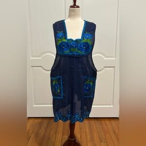 One of a Kind Traditional Oaxaca Apron  with pockets and flower Embroidery.Large